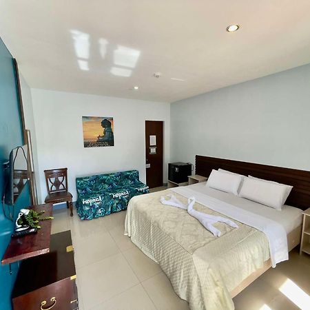 Little Rock Cebu Hotel Đảo Mactan Ngoại thất bức ảnh